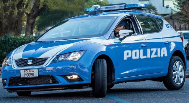 Al mare con il bilancino di precisione. La Polizia di Stato arresta un giovane per spaccio di droga