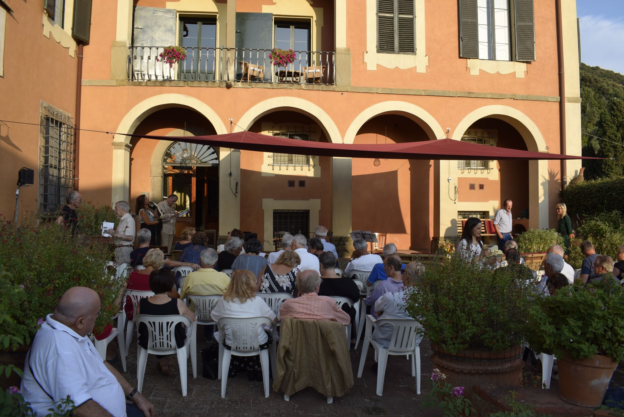 Una targa per ricordare l’eccidio di Massaciuccoli