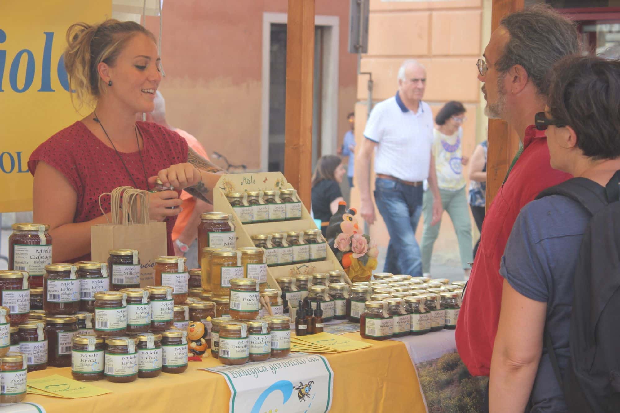 Piazza Duomo è un grande mercato all’aperto, boom produttori per San Martino