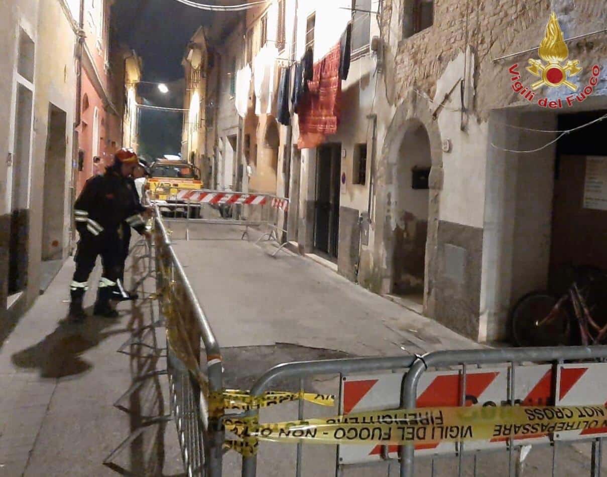 Crolla il tetto, palazzo evacuato