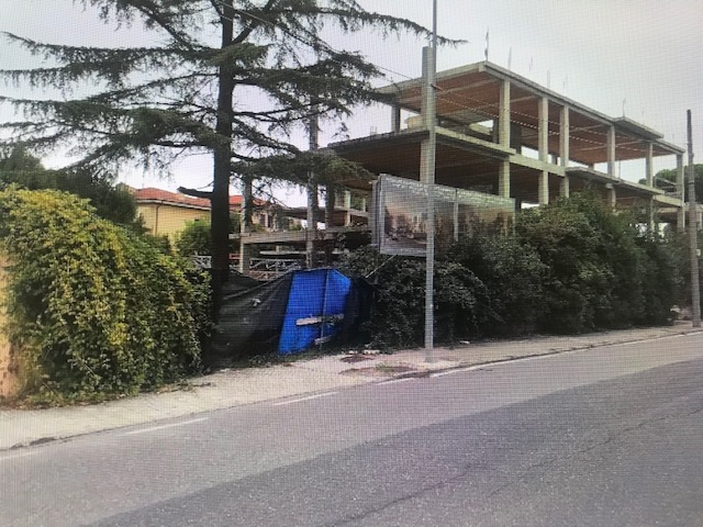 Dentro all’edificio abbandonato la Polizia trova magrebini con precedenti