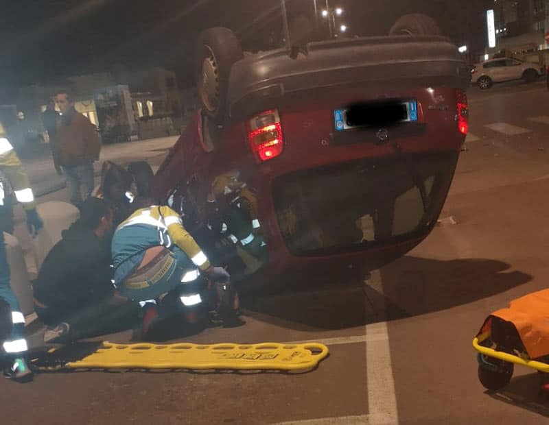 incidente lido di camaiore rovesciata