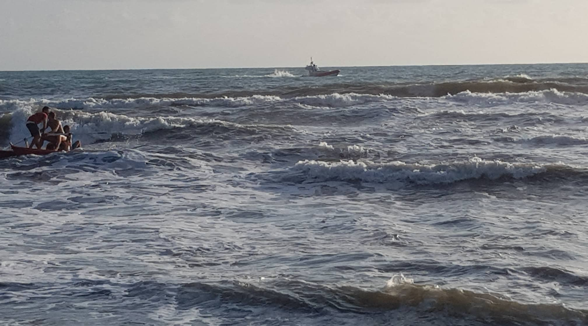 Tragedia in mare a Forte dei Marmi,  muore turista tedesca