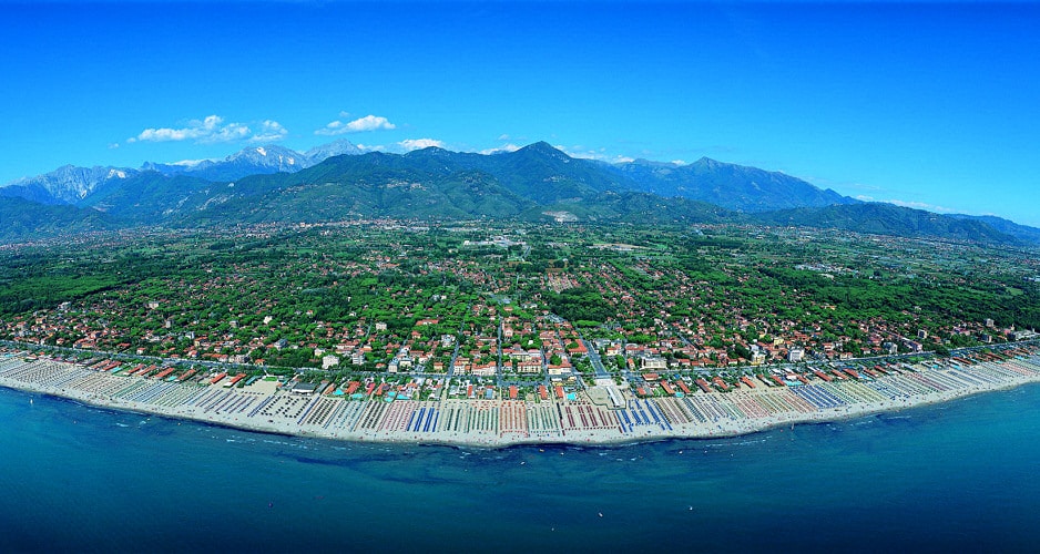 Coronavirus e turisti in fuga: “In Versilia disdette per Pasqua e crollo di prenotazioni per l’estate”