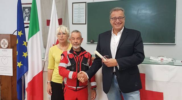 Salva un passante dall&#8217;infarto, Sirio Carmazzi premiato dal presidente della Croce Rossa