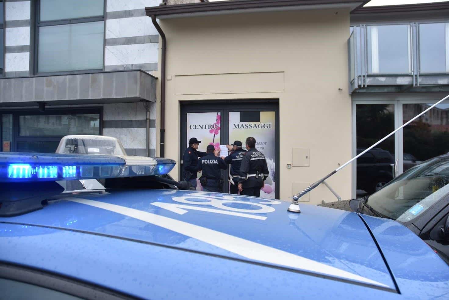 Centro massaggi a luci rosse, la Polizia di Viareggio lo sequestra