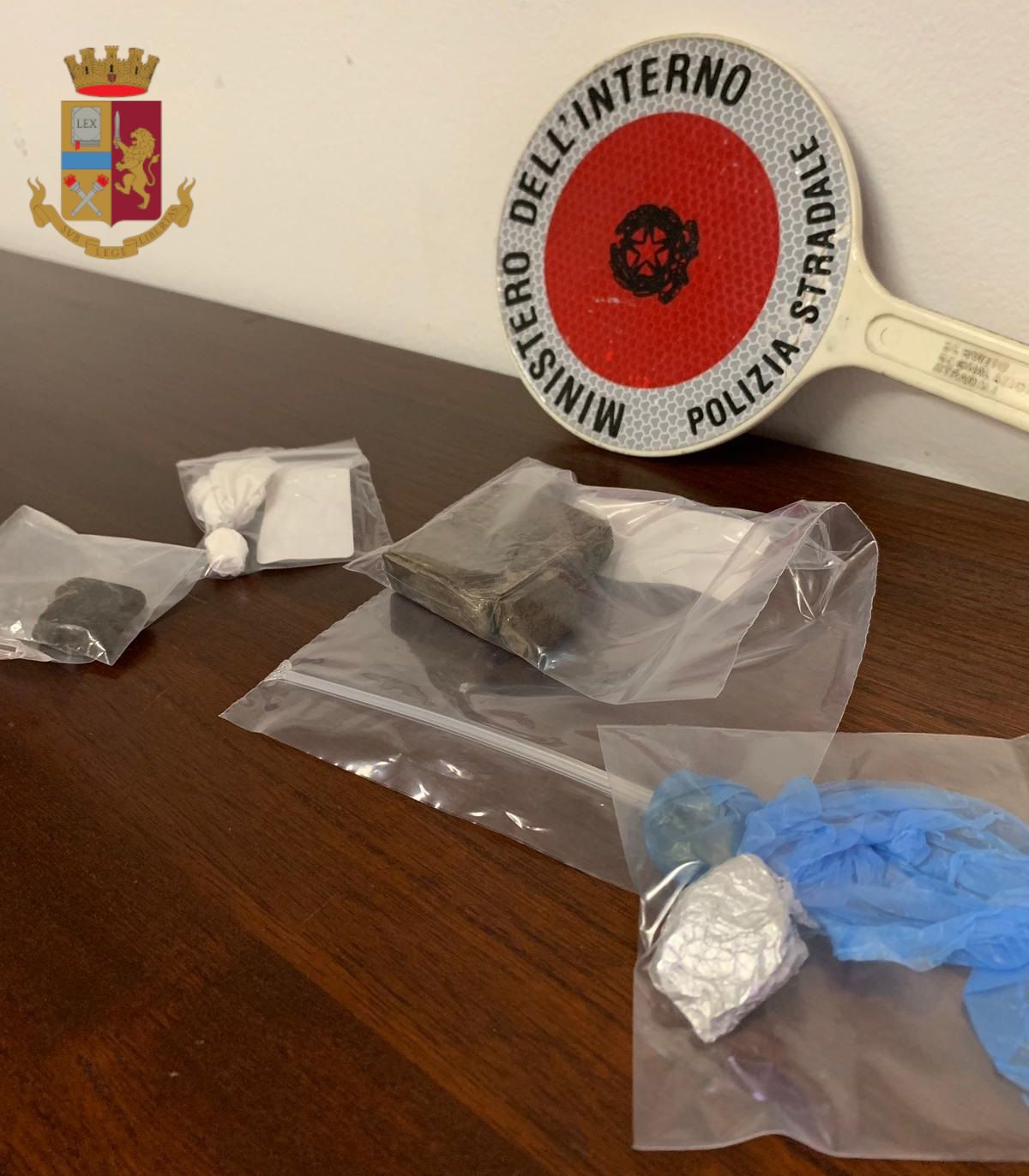 Con la droga sull’A/12 diretti in Versilia: arrestati dalla Polstrada