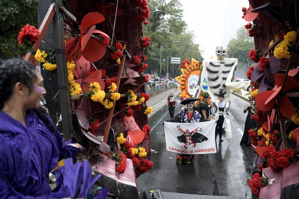 Momenti della sfilata del complesso mascherato al Dia de los muertos rea...1