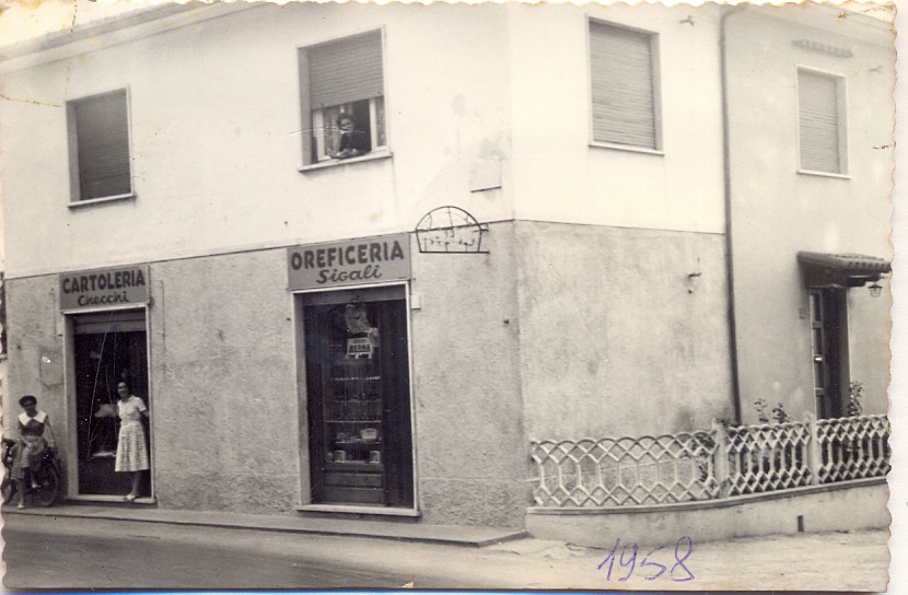 cartoleria anni 60 con Lia e Francesca