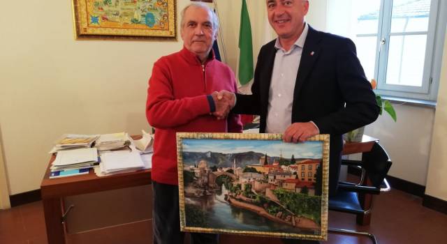 Il pittore Romeo Tani dona un quadro al Comune