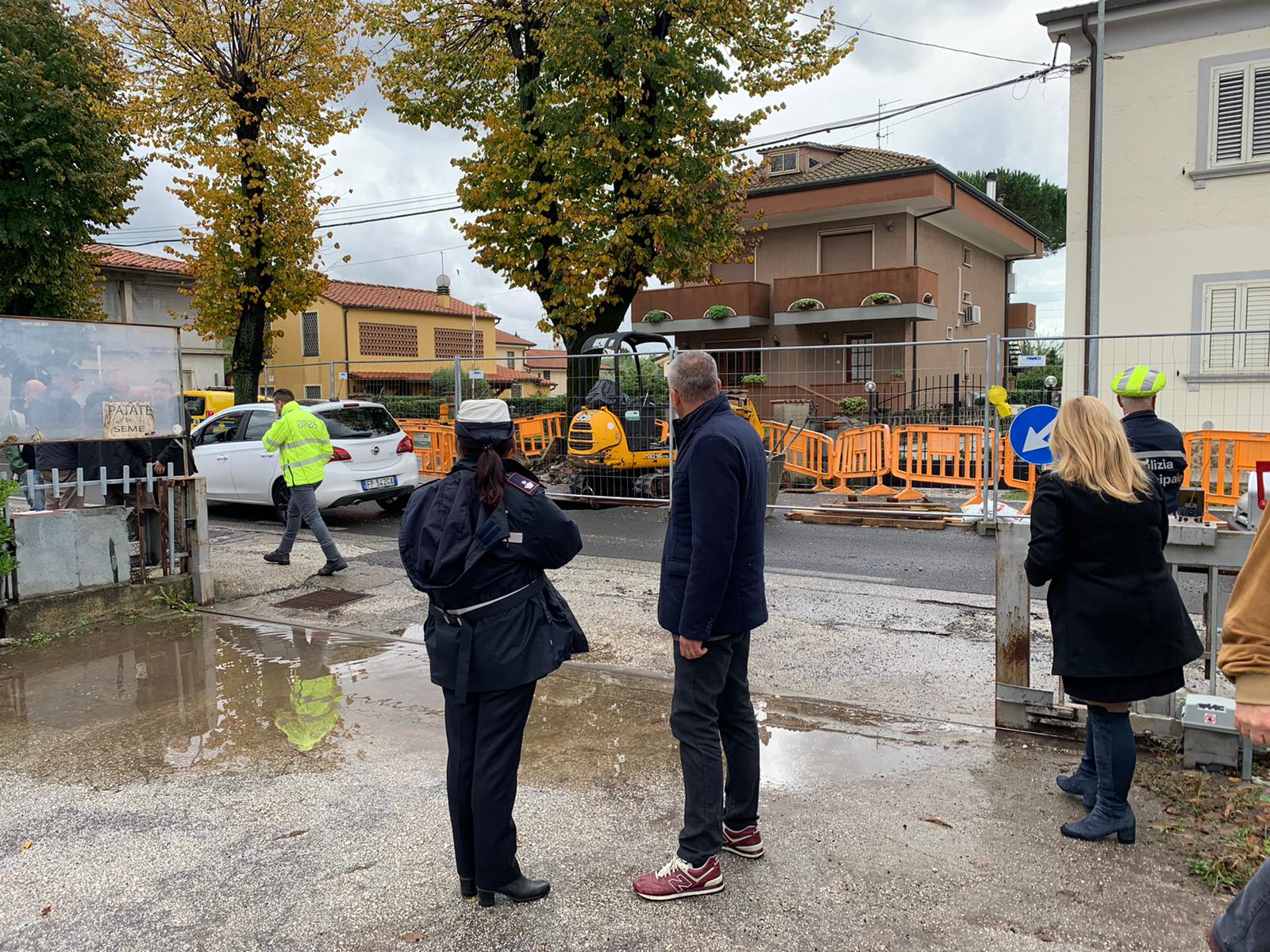 Maltempo, a Bozzano cede la strada: Sarzanese chiusa