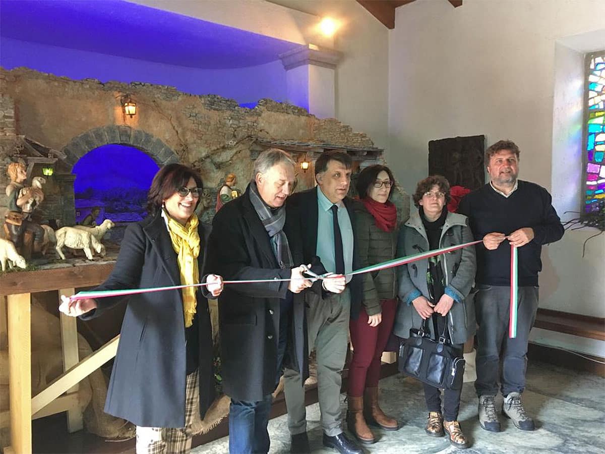 Inaugurato il presepe artistico nella chiesa di Pozzi