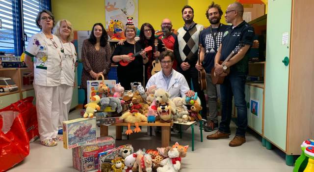 Il Leo Club Viareggio-Versilia dona giochi ai bambini ricoverati in Pediatria