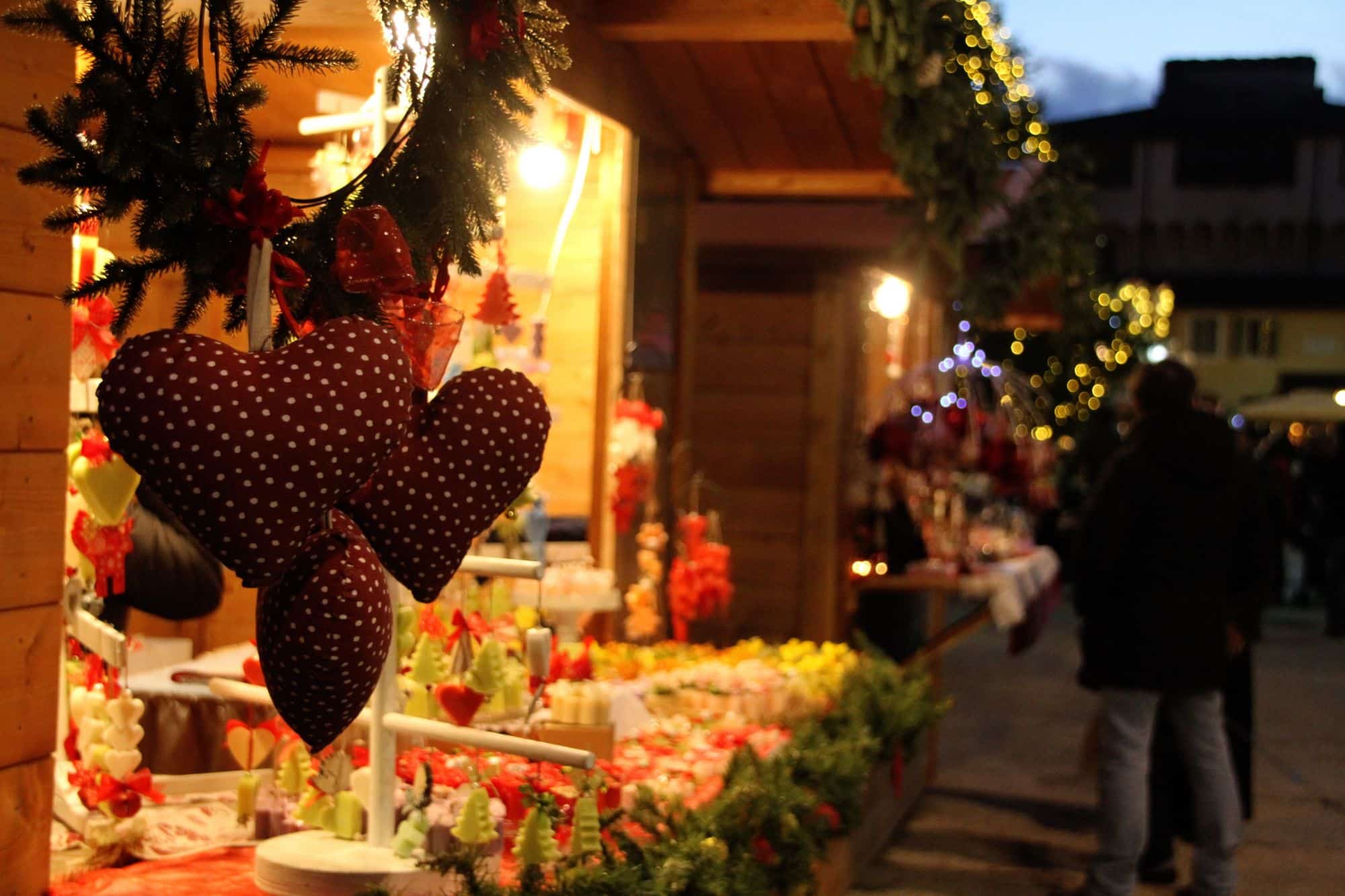 Apertura anticipata per Casa Babbo Natale, nel centro storico arriva la Regina delle Nevi