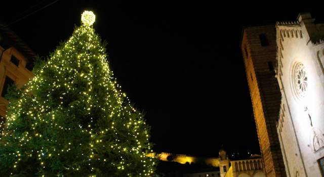 Il sindaco Giovannetti &#8220;Il Covid non spegnerà le luci sulla città. Speranza e resilienza&#8221;