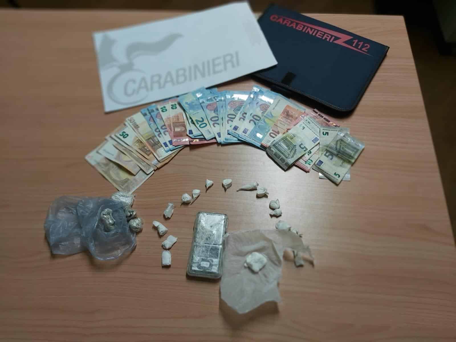 Blitz antidroga dei Carabinieri in pineta a Viareggio, arrestato pusher