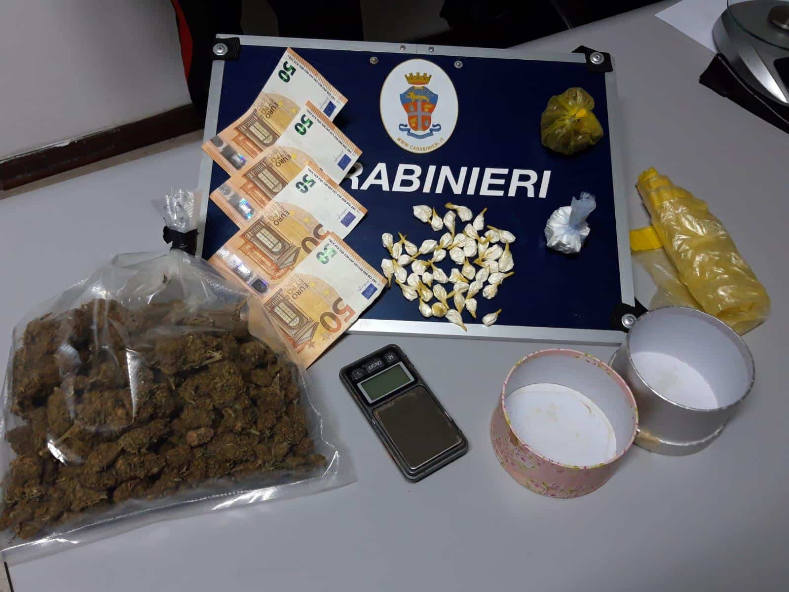 Il via vai di gente in una casa insospettisce i Carabinieri: blitz antidroga a Pietrasanta