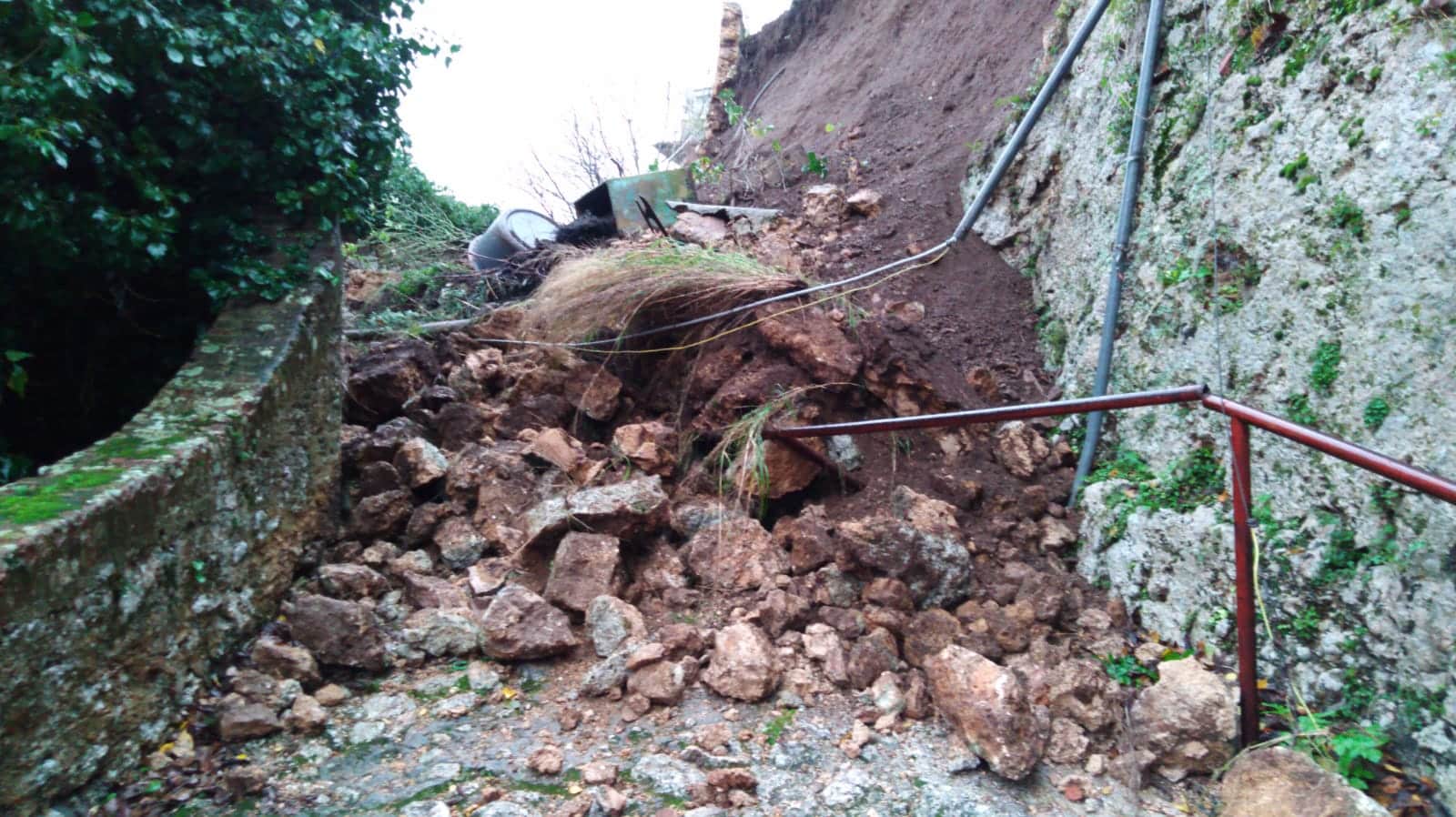 Maltempo, smottamento a Camaiore