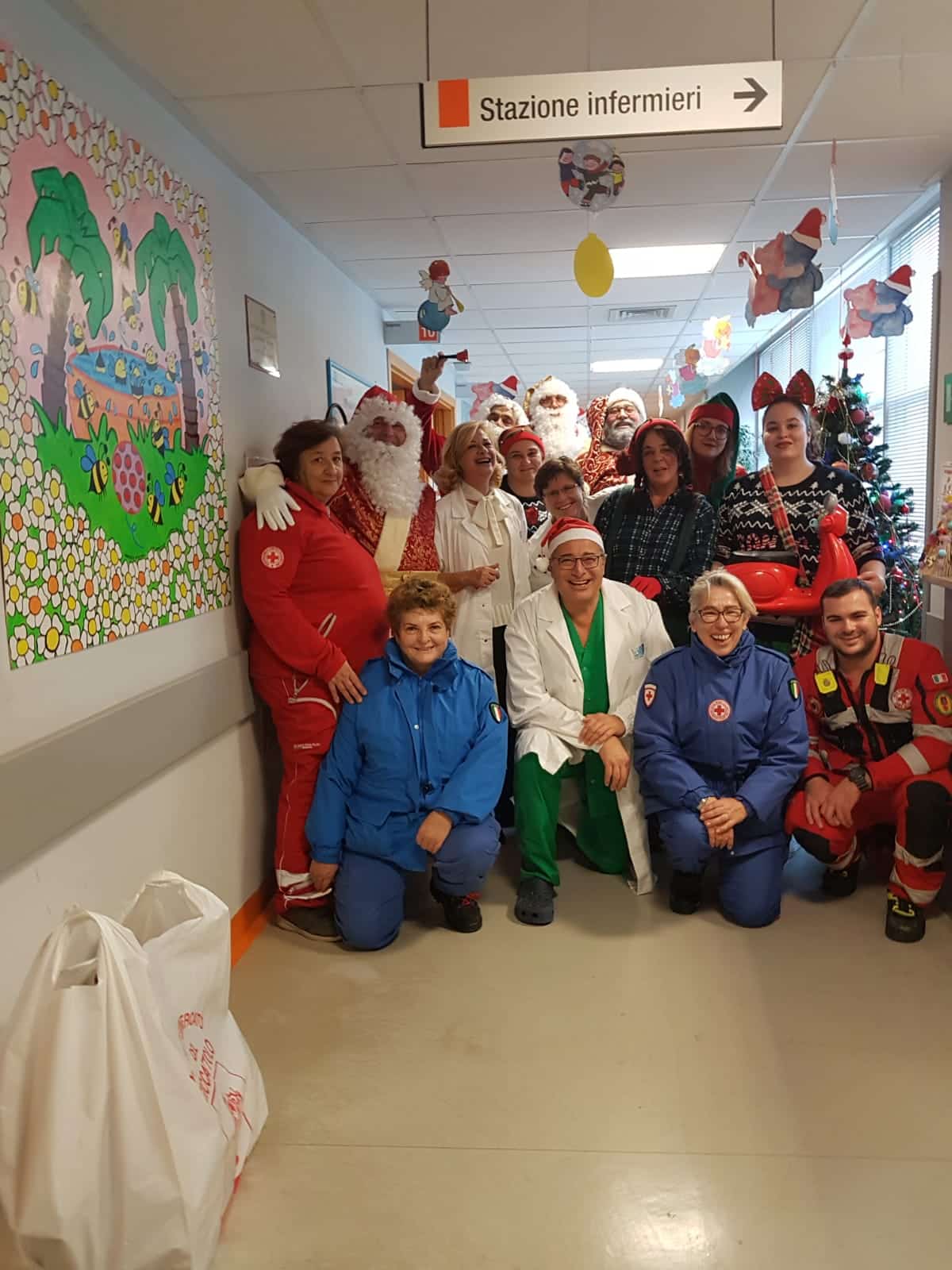 I babbi natale della Croce Rossa in Pediatria al “Versilia”, al Sacro Cuore e tra i senza tetto