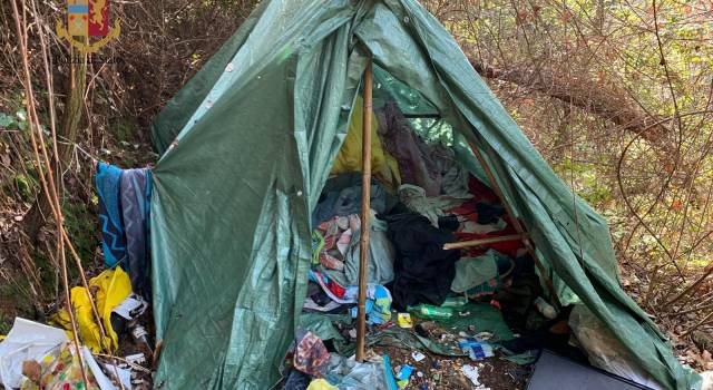 Droga e accampamenti nei boschi di Camaiore, blitz della Polizia di Stato