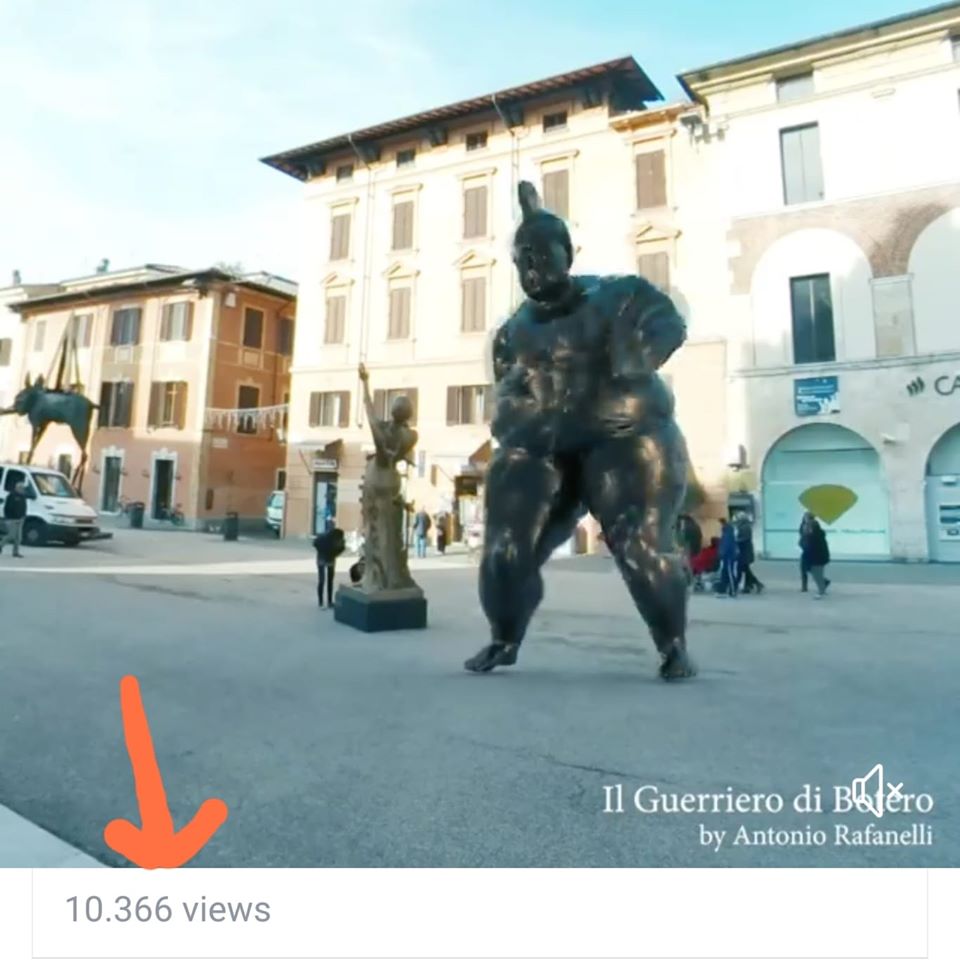 Il Guerriero di Botero aspirante ballerino. In un video su Facebook l’esilarante coreografia