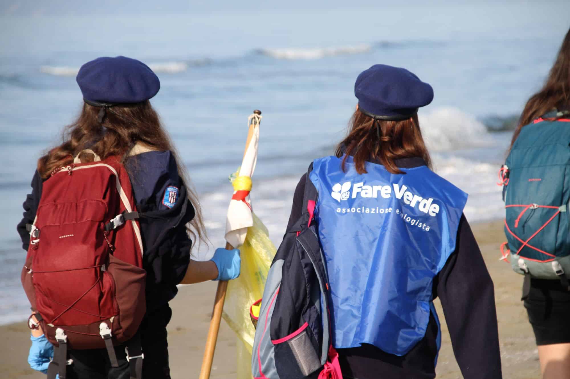 Foto raccolta spiaggia rifiuti Pietrasanta 4