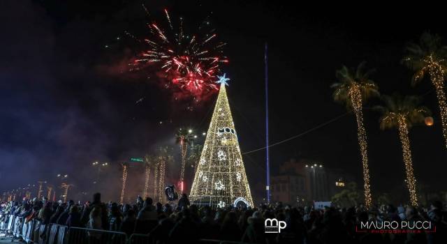 Viareggio saluta il nuovo anno vista mare: tutte le foto di Mauro Pucci