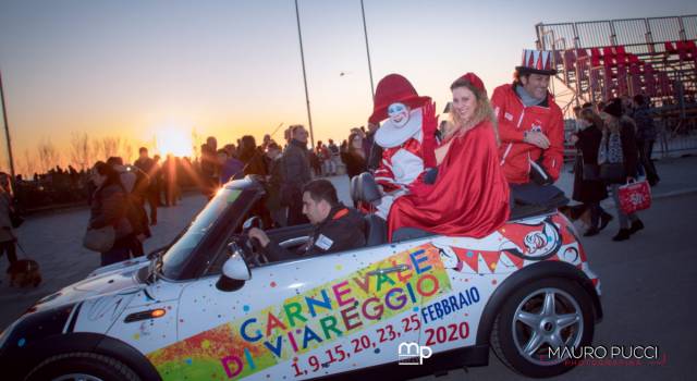 Aspettando il Carnevale, Burlamacco e Ondina in Passeggiata: la fotogallery di Mauro Pucci