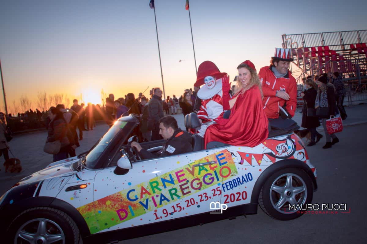 Aspettando il Carnevale, Burlamacco e Ondina in Passeggiata: la fotogallery di Mauro Pucci