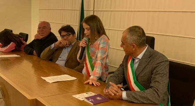 Aurora Meloni è il nuovo sindaco dei ragazzi di Massarosa, si insedia il consiglio comunale