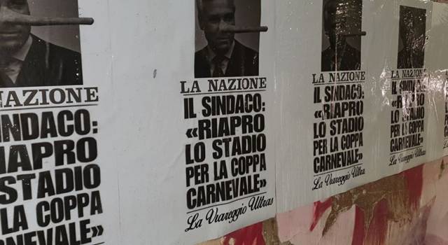 Stadio dei Pini ancora chiuso, i manifesti degli Ultras: un sindaco col naso di Pinocchio