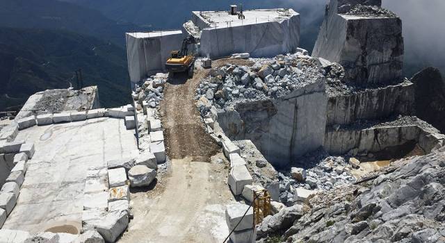 Marmo, Confindustria: “Le cave certificate sono il 70%, falsi i dati di Legambiente Carrara”