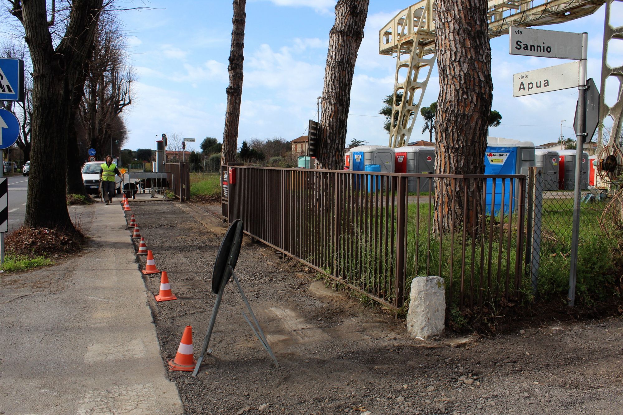 In sicurezza tratto dissestato via Sannio-pista ciclabile viale Apua, in corso intervento