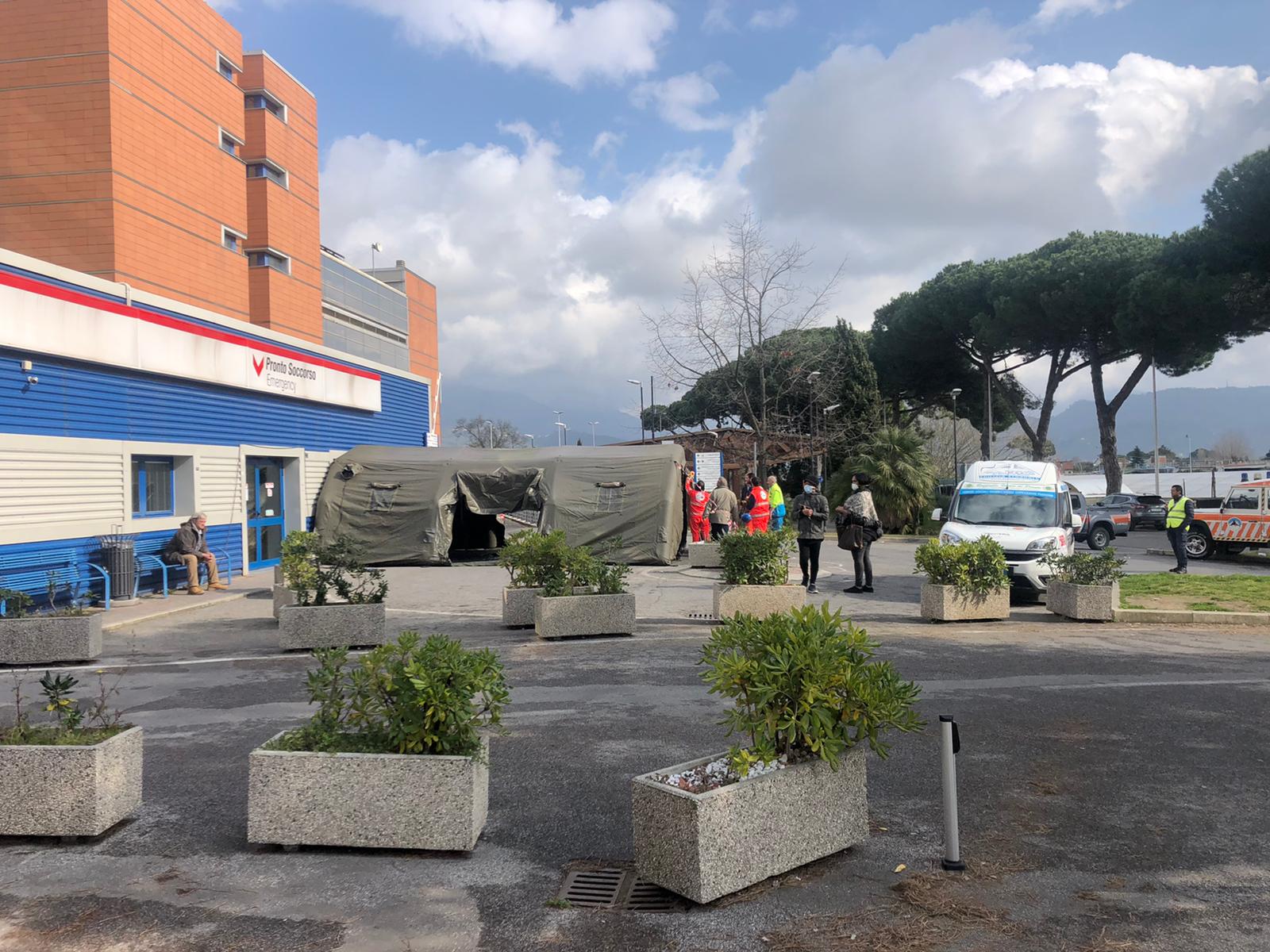 Tenda per sospetti casi di Coronavirus , anche all’Ospedale Versilia il nuovo triage