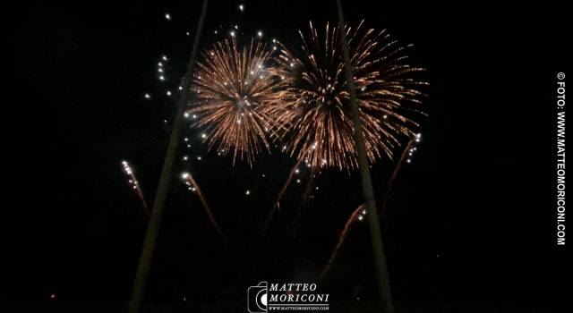 I fuochi d&#8217;artificio al Carnevale di Viareggio 2020, le foto di Matteo Moriconi