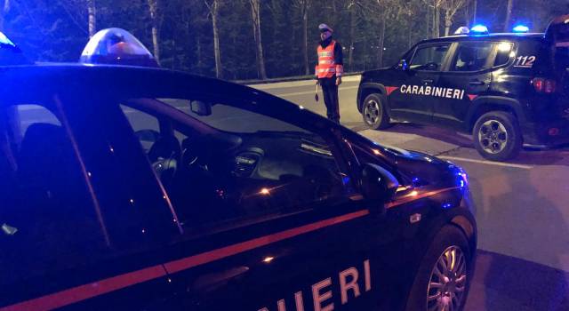 Punta un coltello ad un ragazzo e lo rapina, preso dai Carabinieri