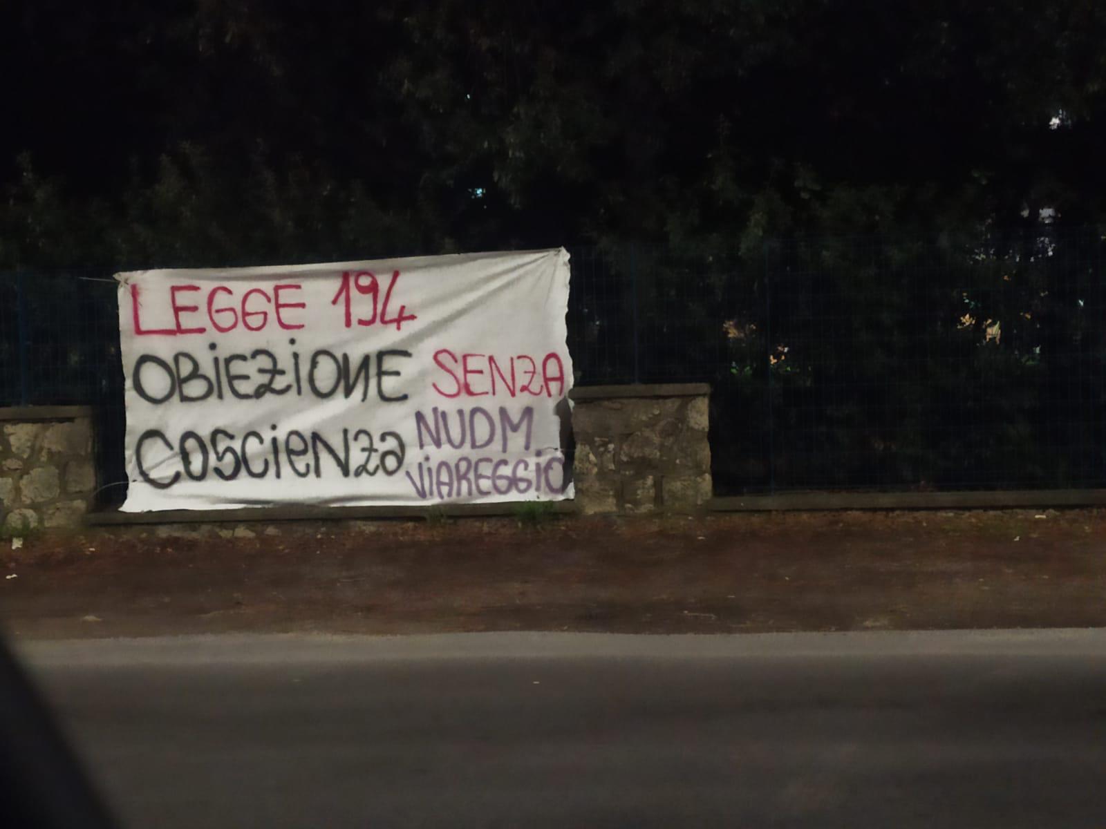 Aborto, 2 soli non obiettori al Versilia: “Giù le mani dai corpi e dalle libere scelte delle donne!””