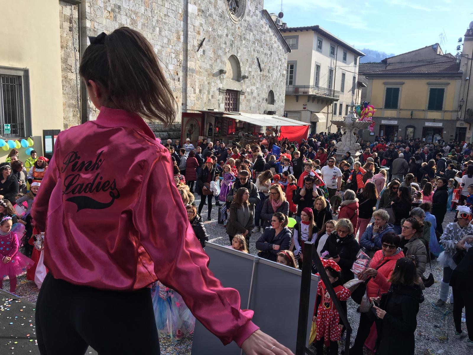 Tutto pronto per il carnevale in centro a Camaiore