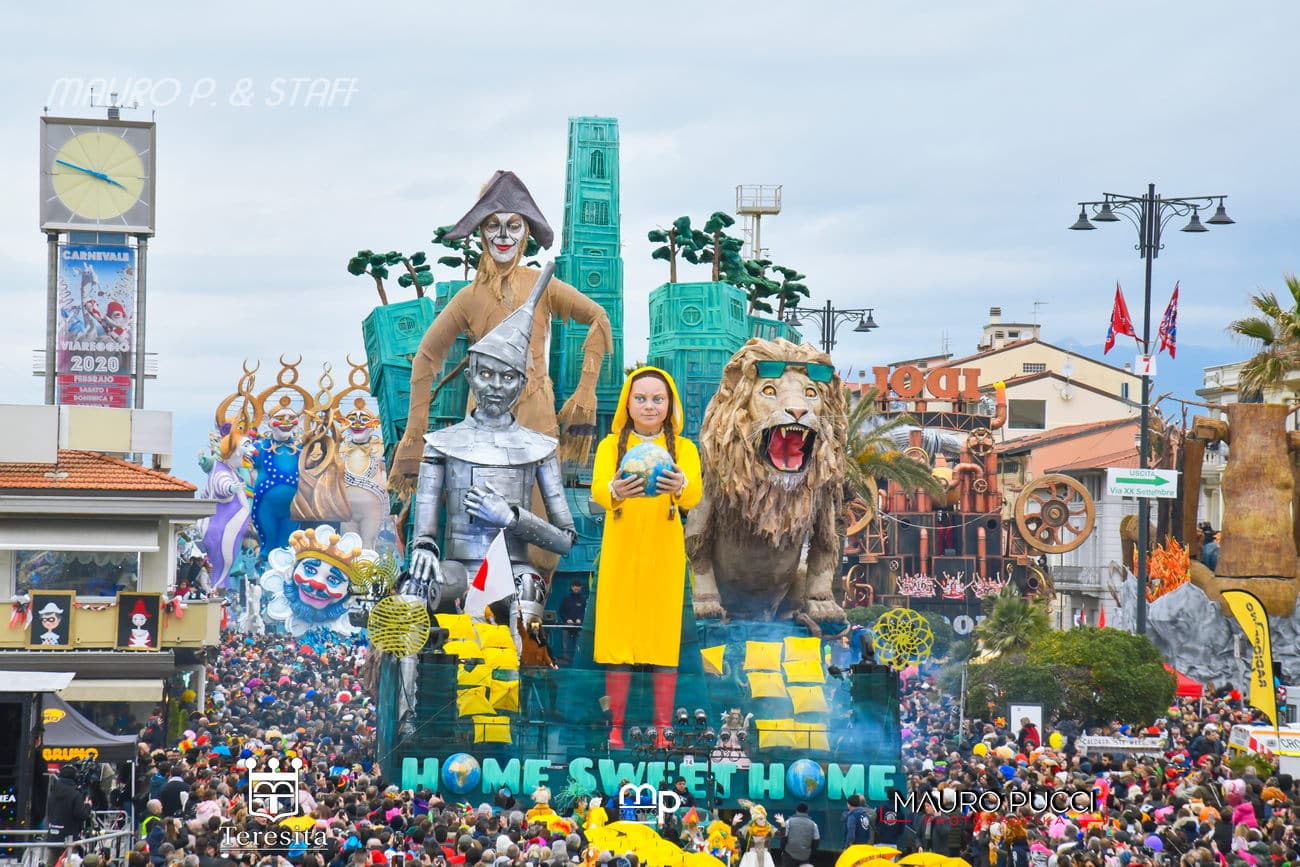 Carnevale di Viareggio 2020, i carri di prima e seconda categoria immortalati da Mauro Pucci