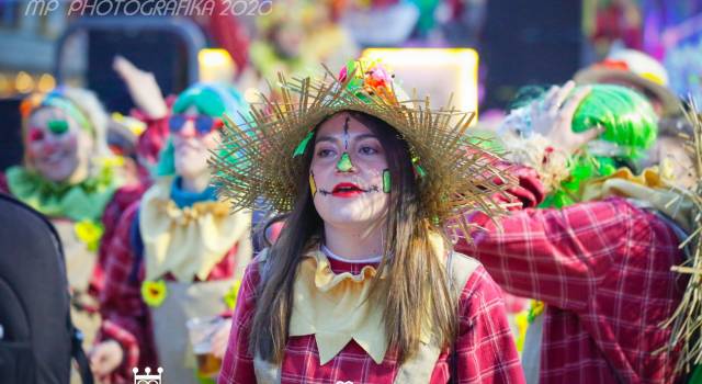 Il 2°corso nei clic di Mauro Pucci: miss Italia, Staino e i volti  del Carnevale di Viareggio