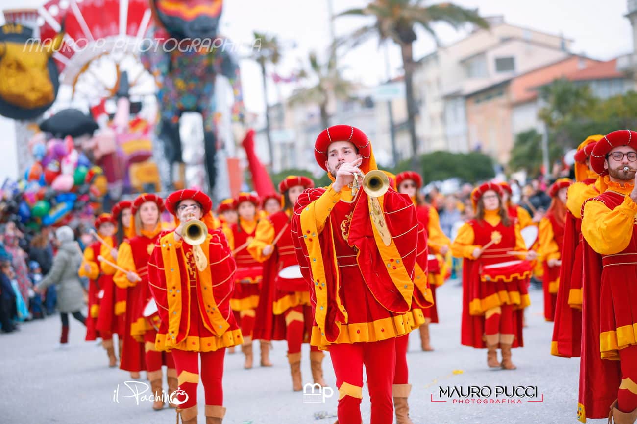 Tutto pronto per il primo corso del Carnevale di Viareggio. Si parte con l’omaggio a Monica Vitti