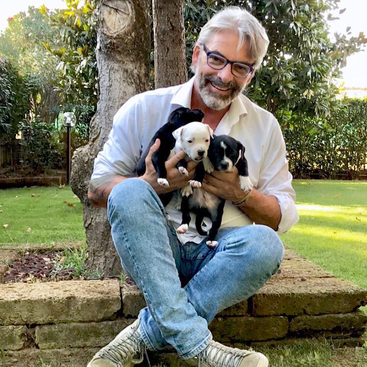 Cane col Coronavirus ad Hong Kong, il noto veterinario Alessandro Bianchi lo esclude: “Il Covid-19 ad oggi colpisce solo l’uomo”