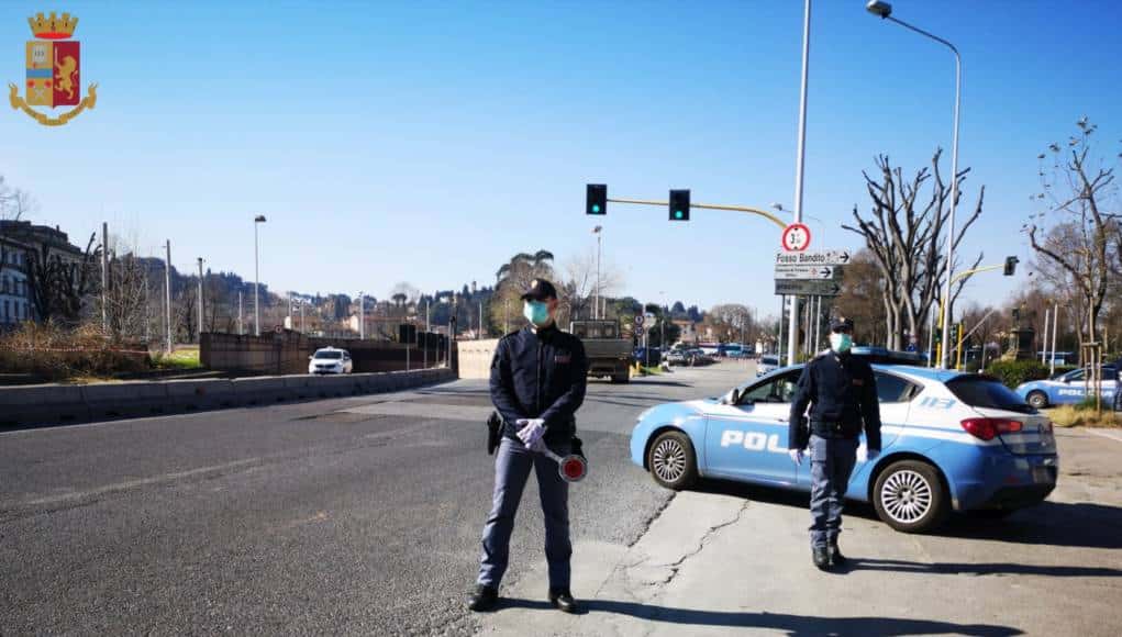 Covid 19, la Polizia controlla 100 persone a Viareggio, Camaiore e Massarosa