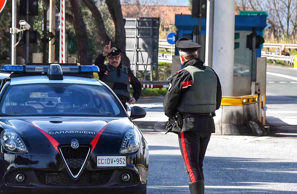 Ragazza rapinata per strada, arrestato il responsabile