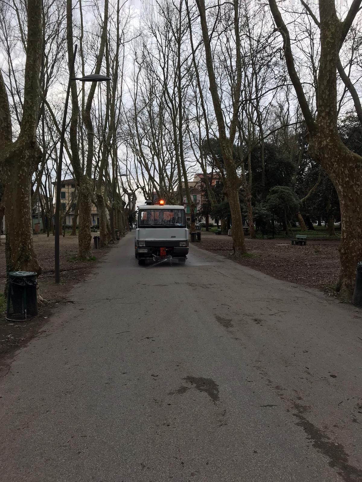 Coronavirus, il sindaco di Viareggio: “Se necessario verranno chiusi anche il viale Capponi in Pineta e il viale dei Tigli”