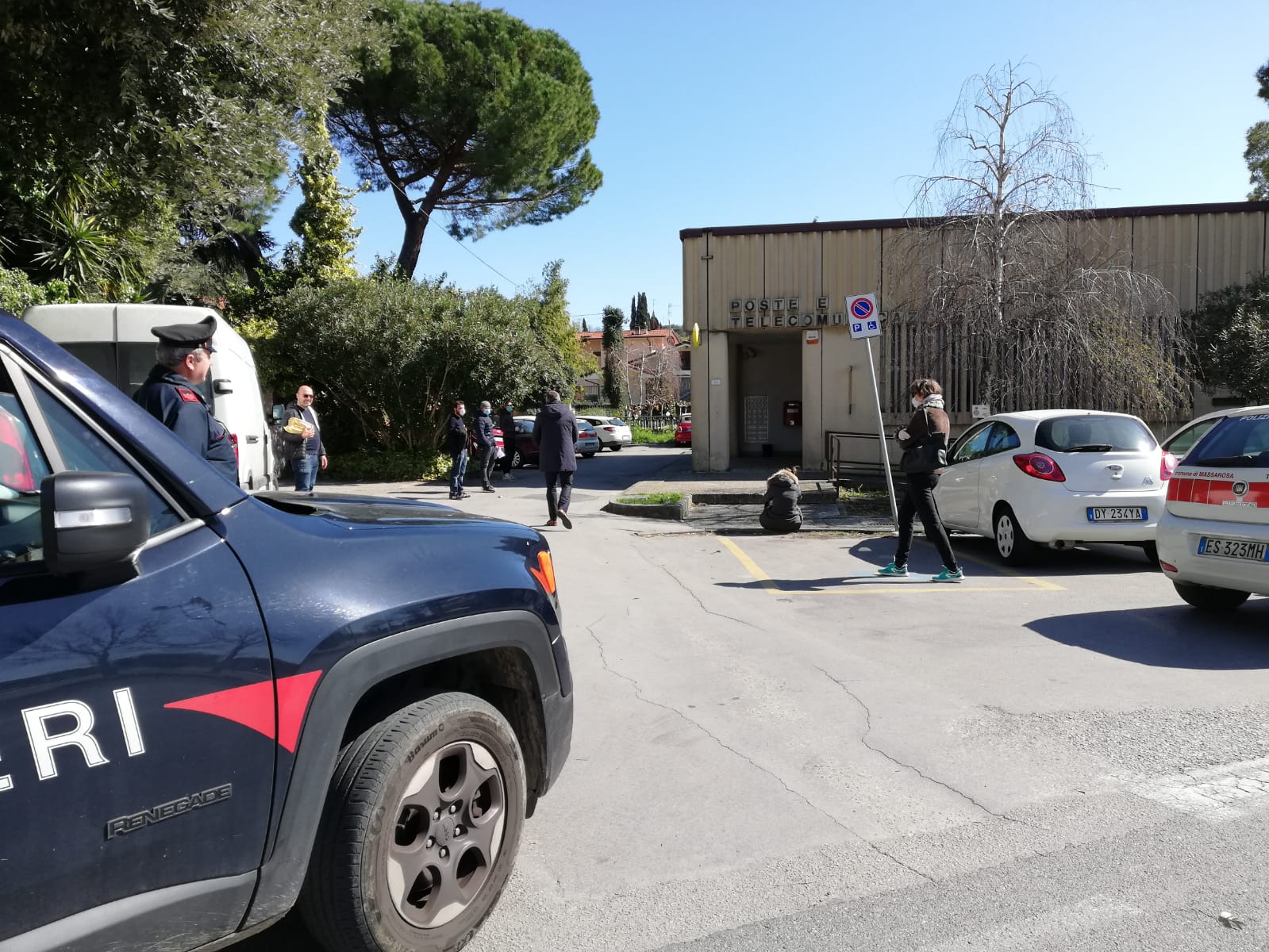 Massarosa, tensione alla Conad e alle Poste, arrivano i carabinieri