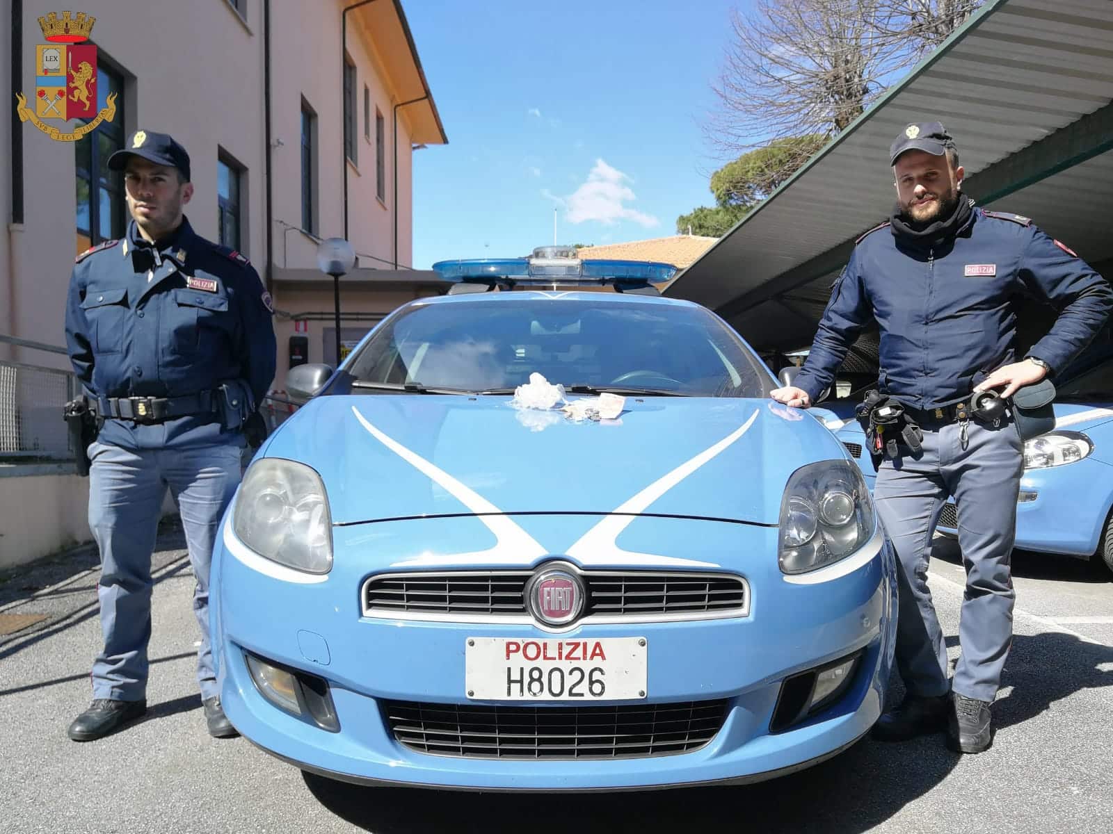 La Polizia di Forte arresta a Pietrasanta in flagranza del reato di detenzione ai fini di spaccio di sostanza stupefacente due cittadini marocchini