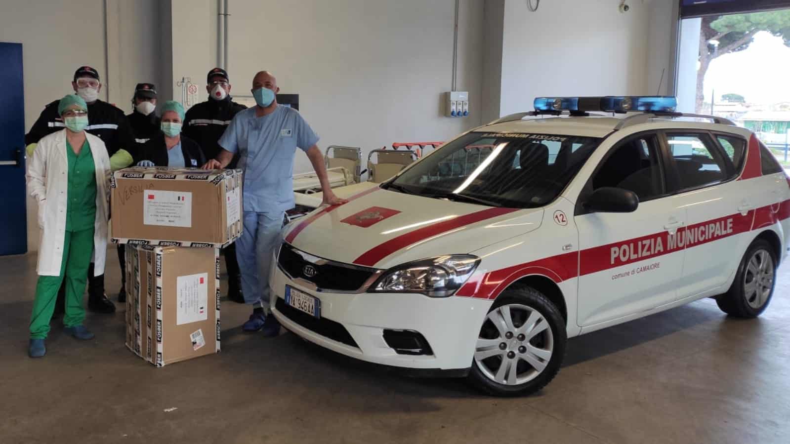 La Polizia Municipale di Camaiore porta al Pronto Soccorso del “Versilia” 4mila mascherine