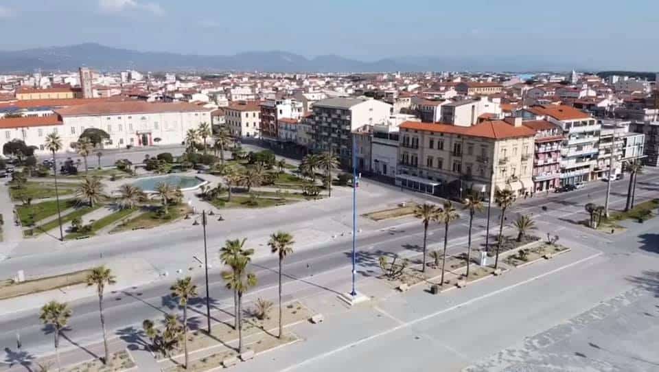 Fine settimana con passeggiata, spiagge e pinete aperte a Viareggio, il sindaco non rinnova l’ordinanza