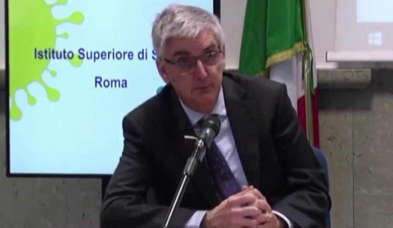 Covid 19, la curva dei contagi scende ancora. Brusaferro: “Gli asintomatici in Italia potrebbero essere fra il 4% e il 7% della popolazione”